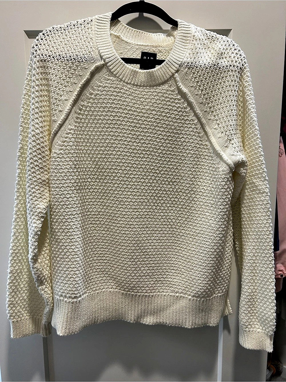 GAP Textured Knit Sweater in White Large Like New